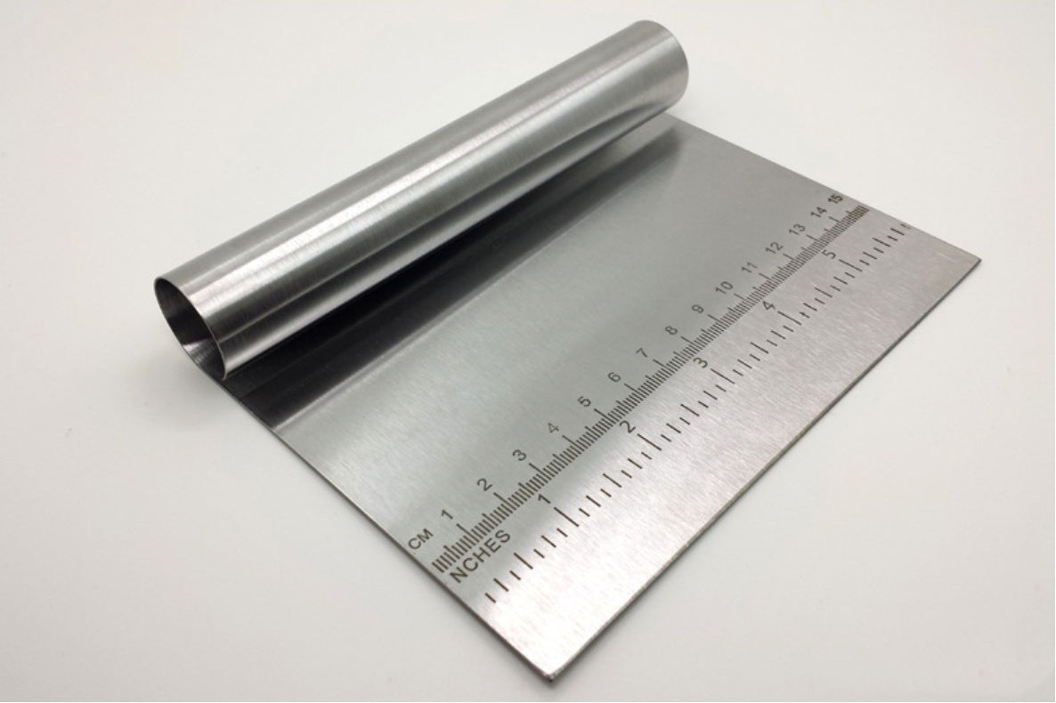 Integrated Kitchen Scale With Flour Spatula