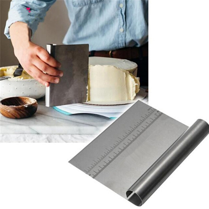 Integrated Kitchen Scale With Flour Spatula