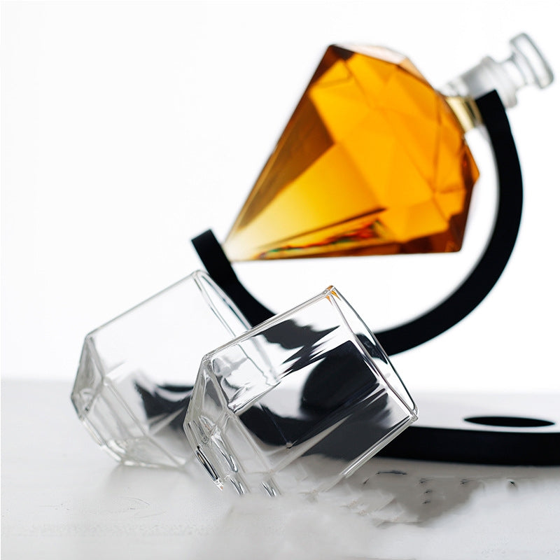 Diamond Design Borosilicate Glass Bottle Set With Glasses And Pourer